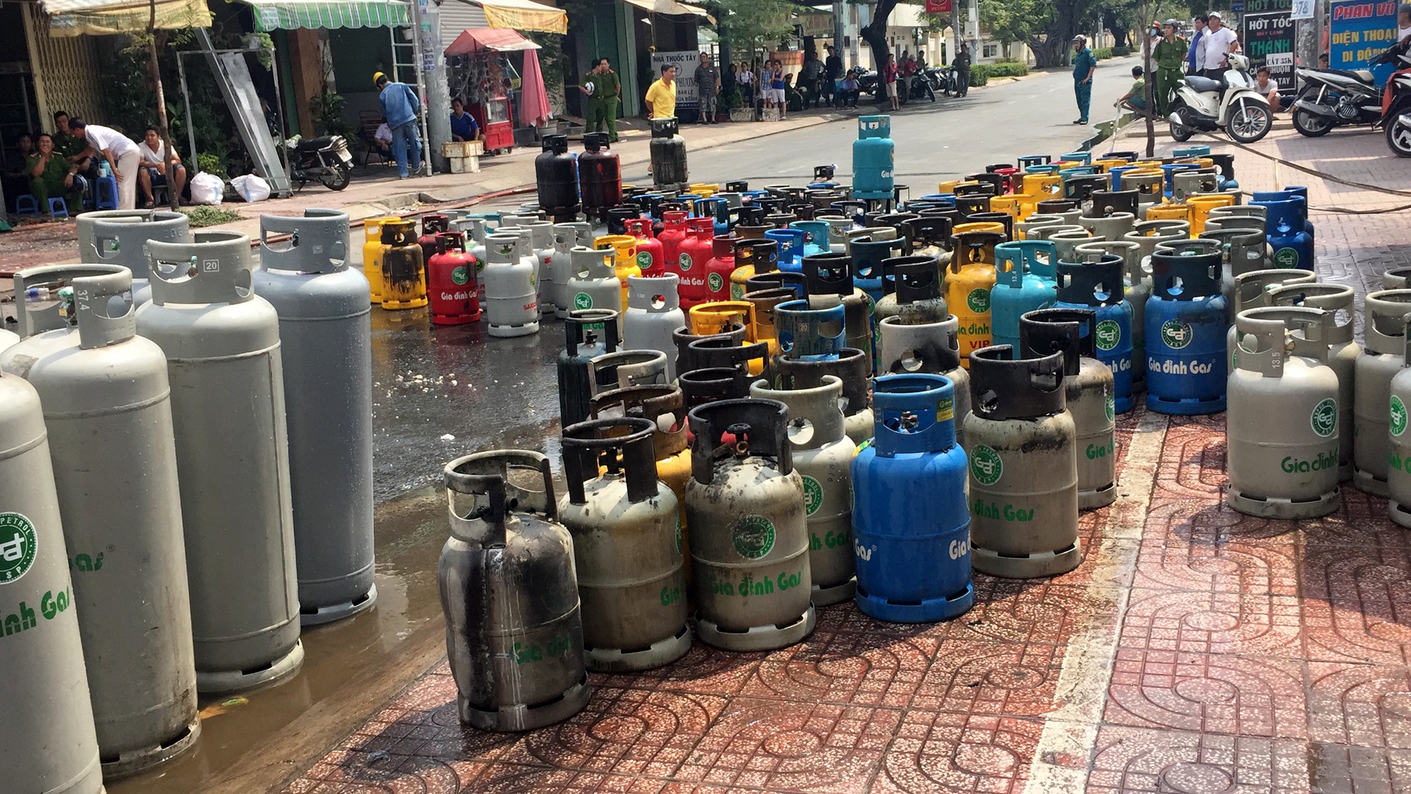 nam thanh nien dot gas tu sat anh 3