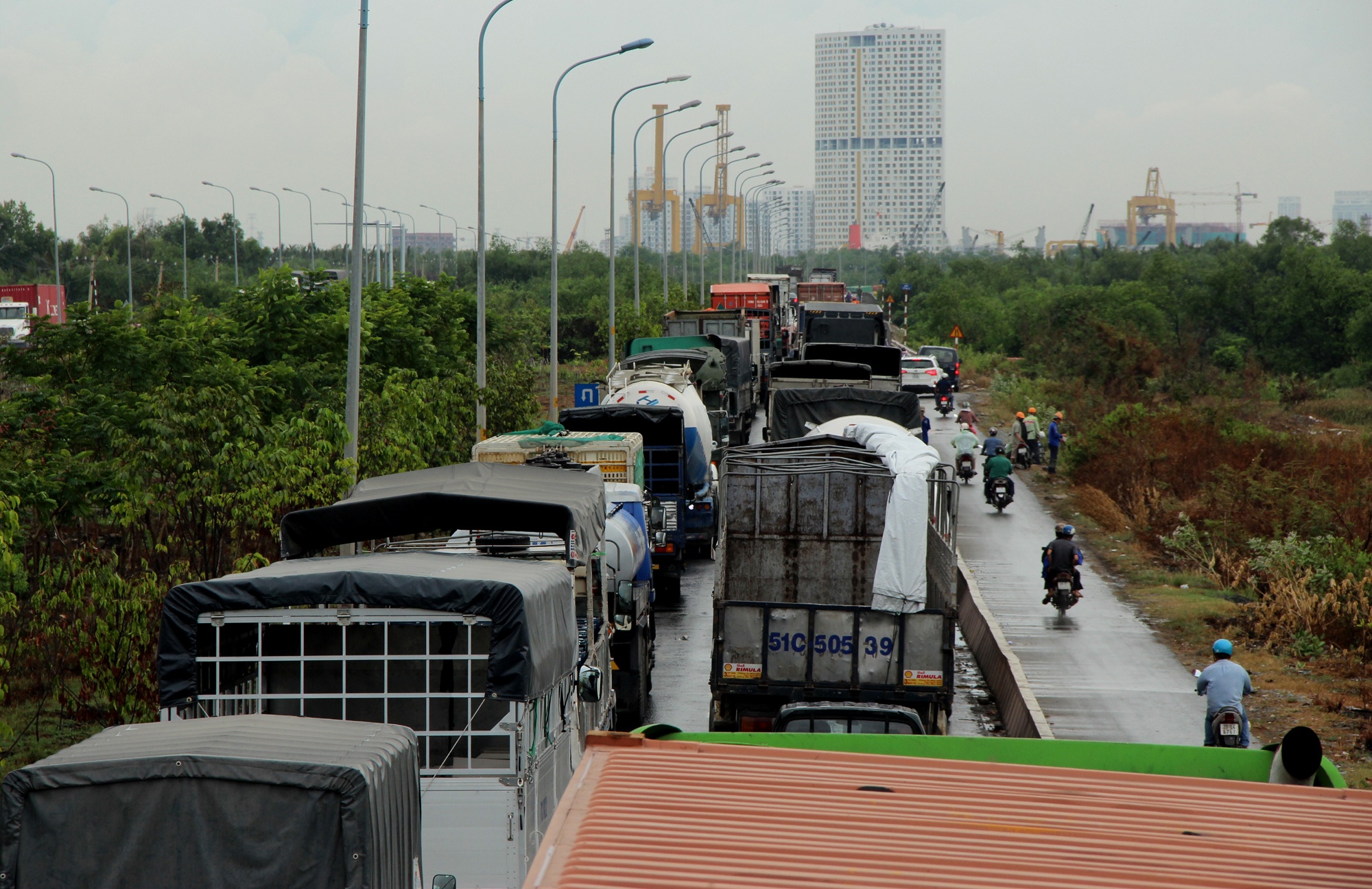 container gây tai nạn trên cầu Phú Mỹ ảnh 2 container gay tai nan tren cau Phu My anh 2