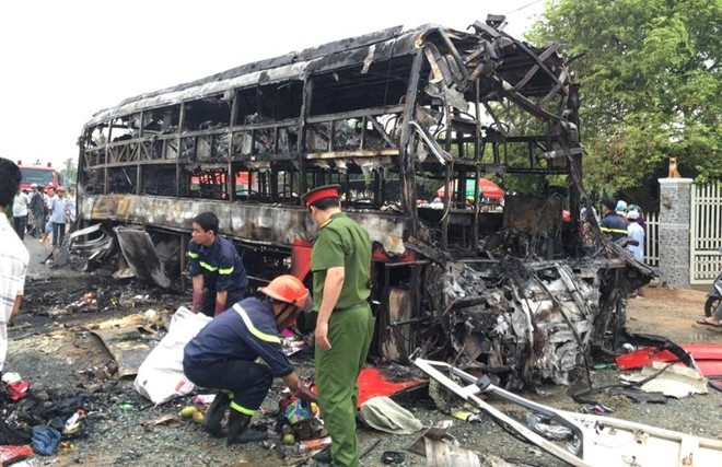 4 vu tai nan, 25 nguoi chet tren doan duong 6 km hinh anh