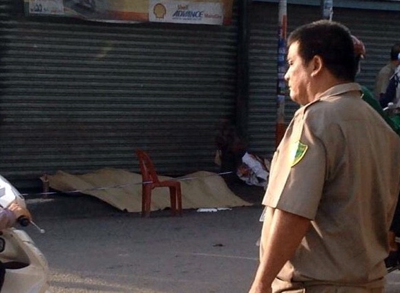 Nam thanh nien tu vong truoc tiem rua xe luc rang sang hinh anh