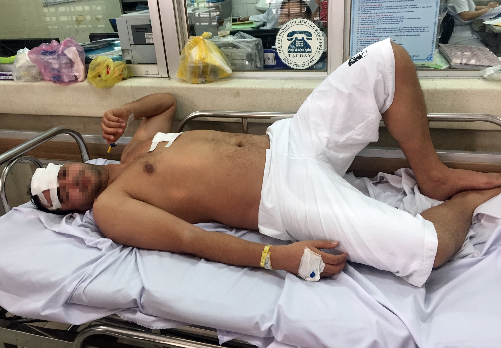 người nước ngoài bị đâm ở sài gòn ảnh 2 nguoi nuoc ngoai bi dam o sai gon anh 2