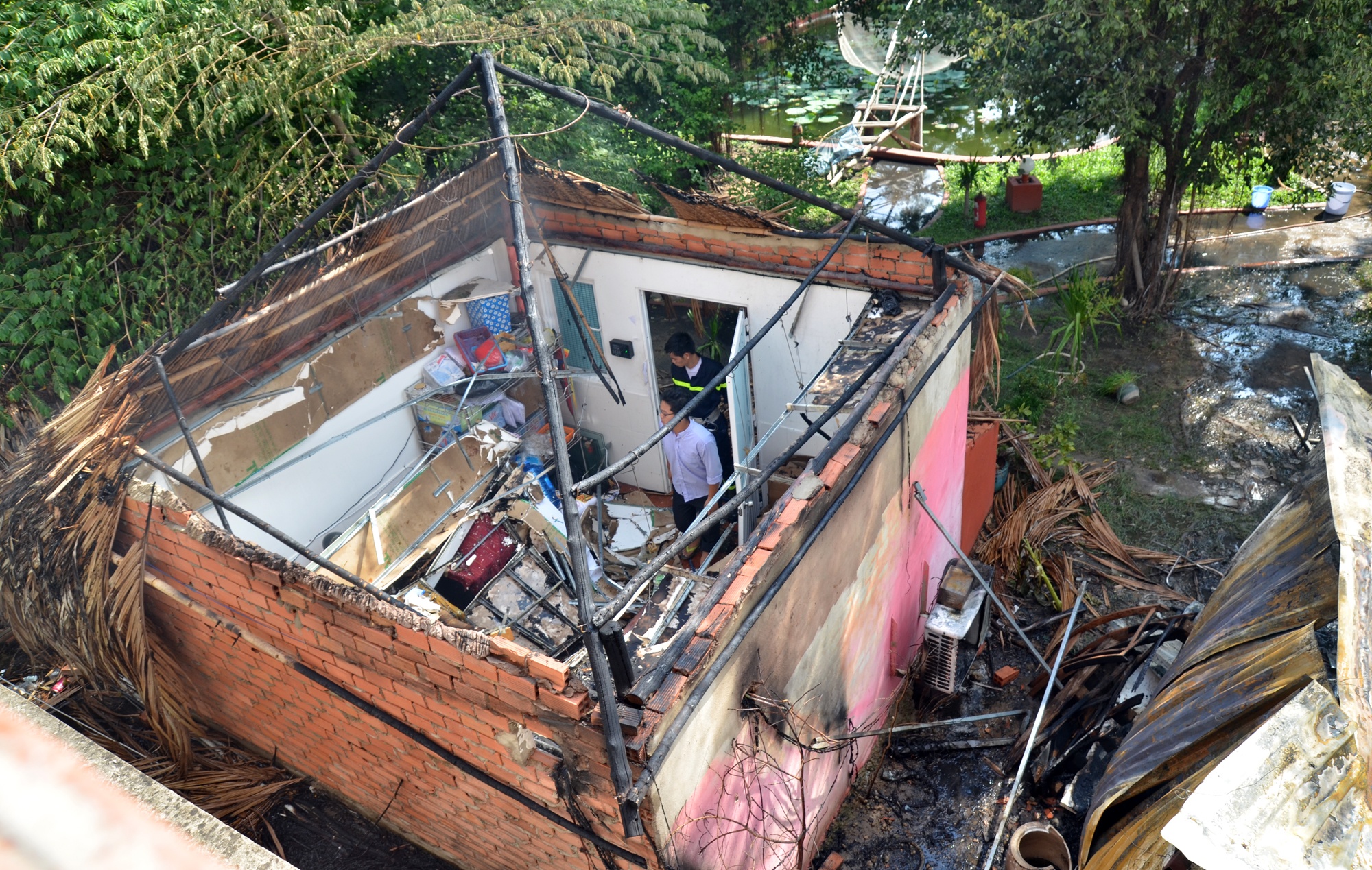 chay quan ca phe,  ca khu pho nao loan anh 1