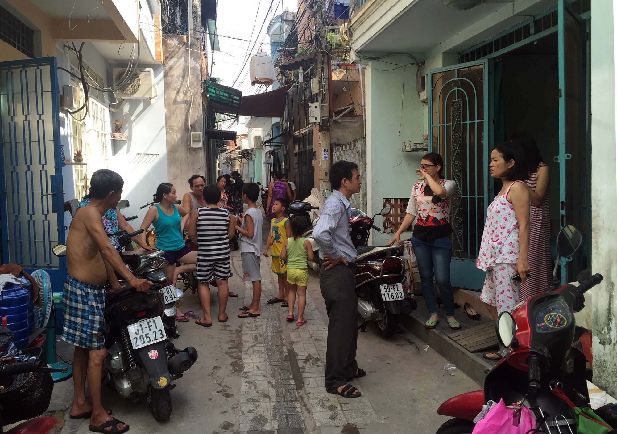 chay quan ca phe,  ca khu pho nao loan anh 2