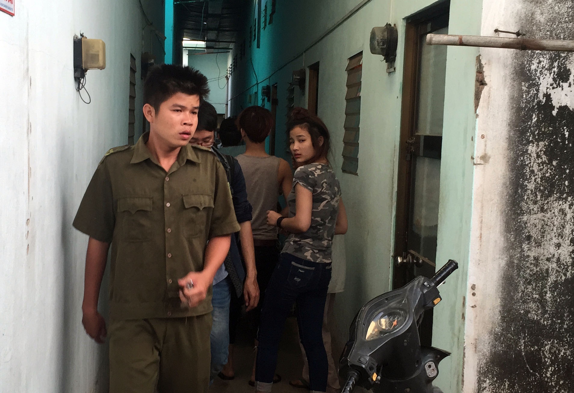 Dam chet ban nhau trong phong tro o Sai Gon hinh anh