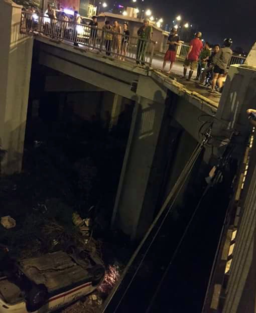 taxi roi khoi cau o sai gon anh 2