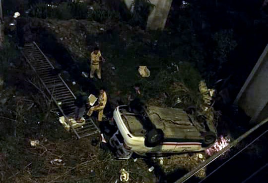 taxi roi khoi cau o sai gon anh 1