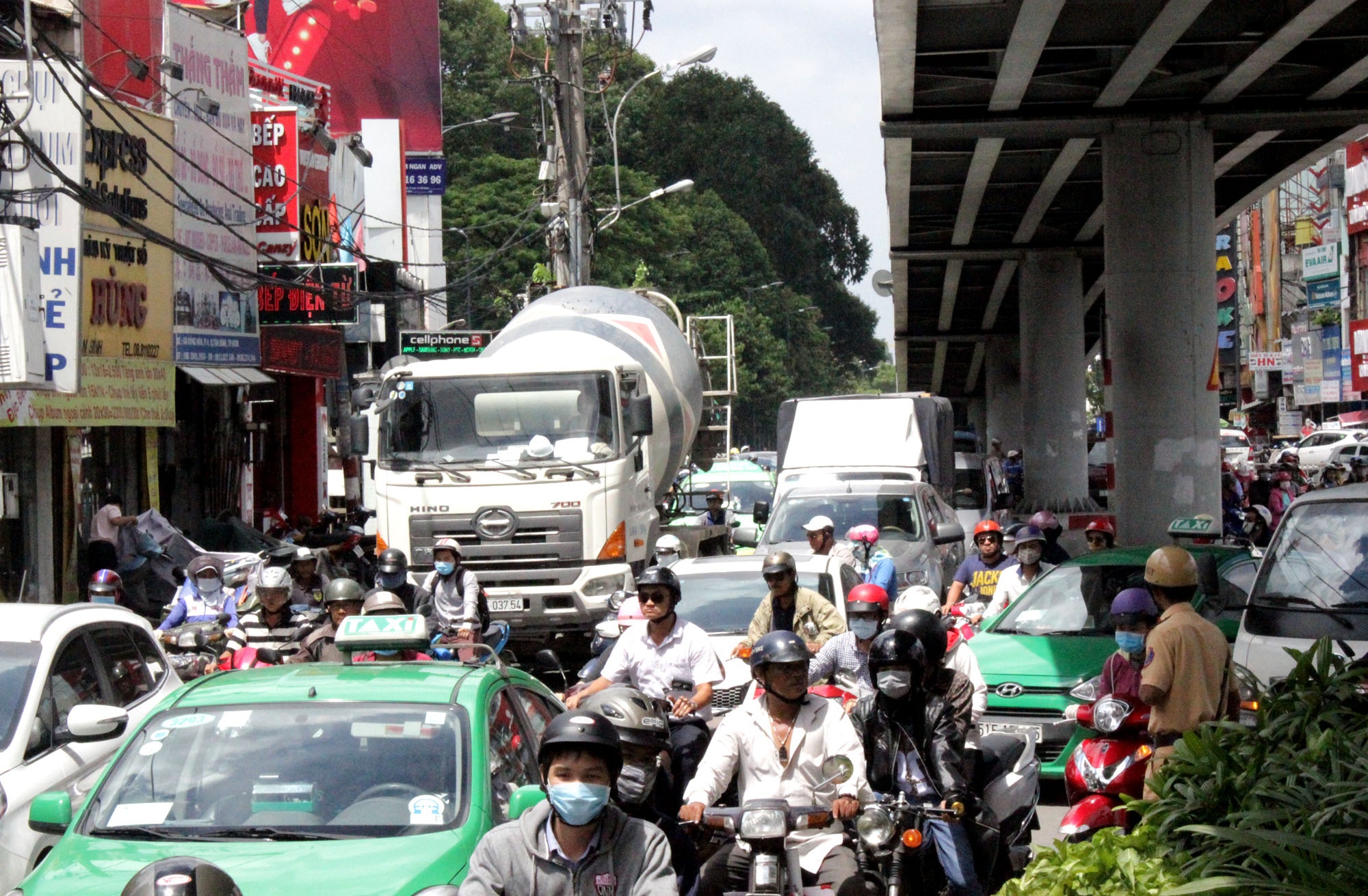 cửa ngõ sân bay Tân Sơn Nhất kẹt cứng ảnh 2 cua ngo san bay Tan Son Nhat ket cung anh 2