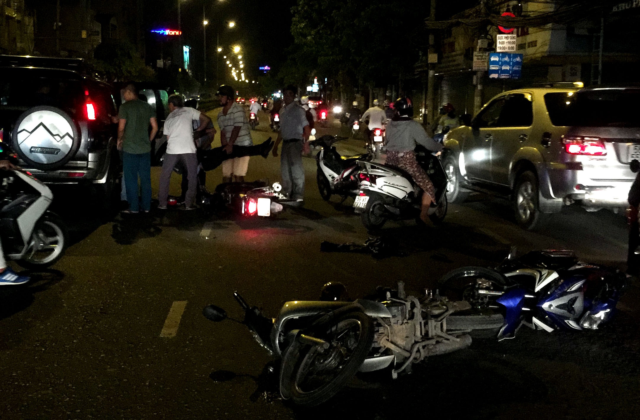 tông vào hiện trường tai nạn giao thông ảnh 1 tong vao hien truong tai nan giao thong anh 1