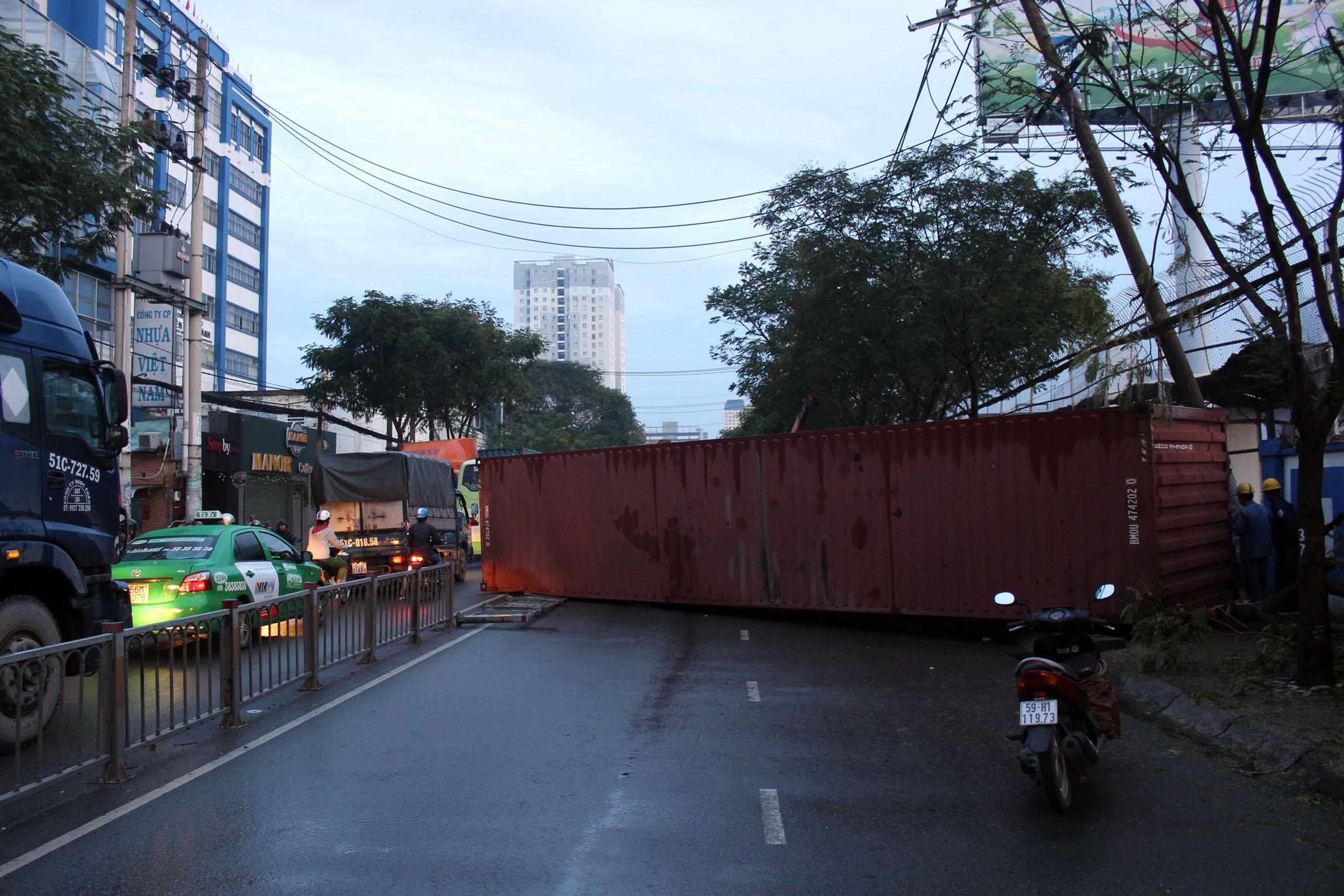 container tong sap tuong o sai gon anh 2