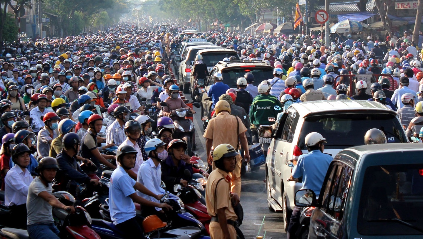 Xe dau keo tong sap tuong o Sai Gon, giao thong ket cung hinh anh