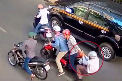 Co gai bi cuop giat gio xach o Sai Gon da qua doi hinh anh