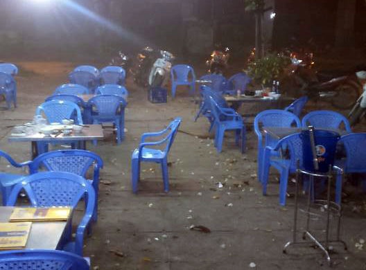 lốc xoáy hất ngã người đi đường ảnh 2 loc xoay hat nga nguoi di duong anh 2