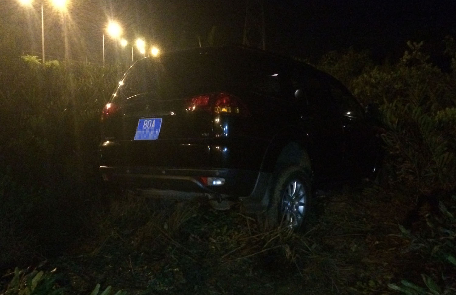 Oto bien xanh tong chet nguoi dan ong o Sai Gon hinh anh