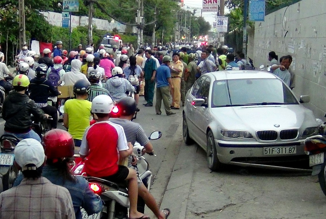 xe BMW gay tai nan o sai gon anh 2