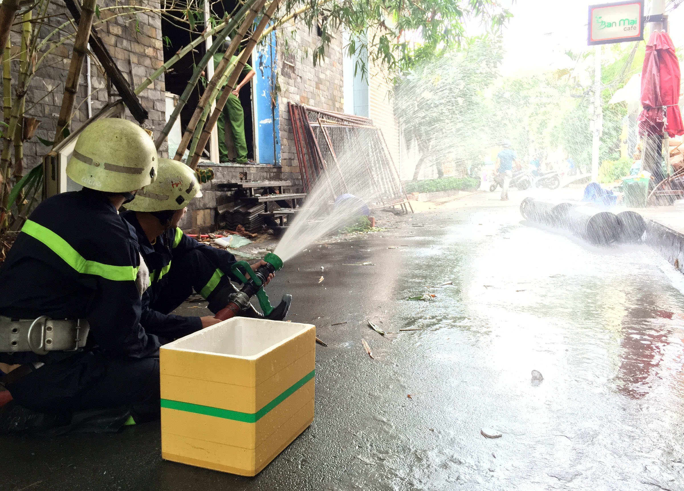 5 binh gas o Sai Gon boc chay, nhieu nguoi thao chay hinh anh