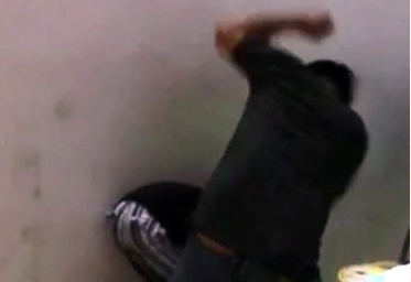 Thieu nien bi chich dien trong tiem ban ca o Sai Gon hinh anh