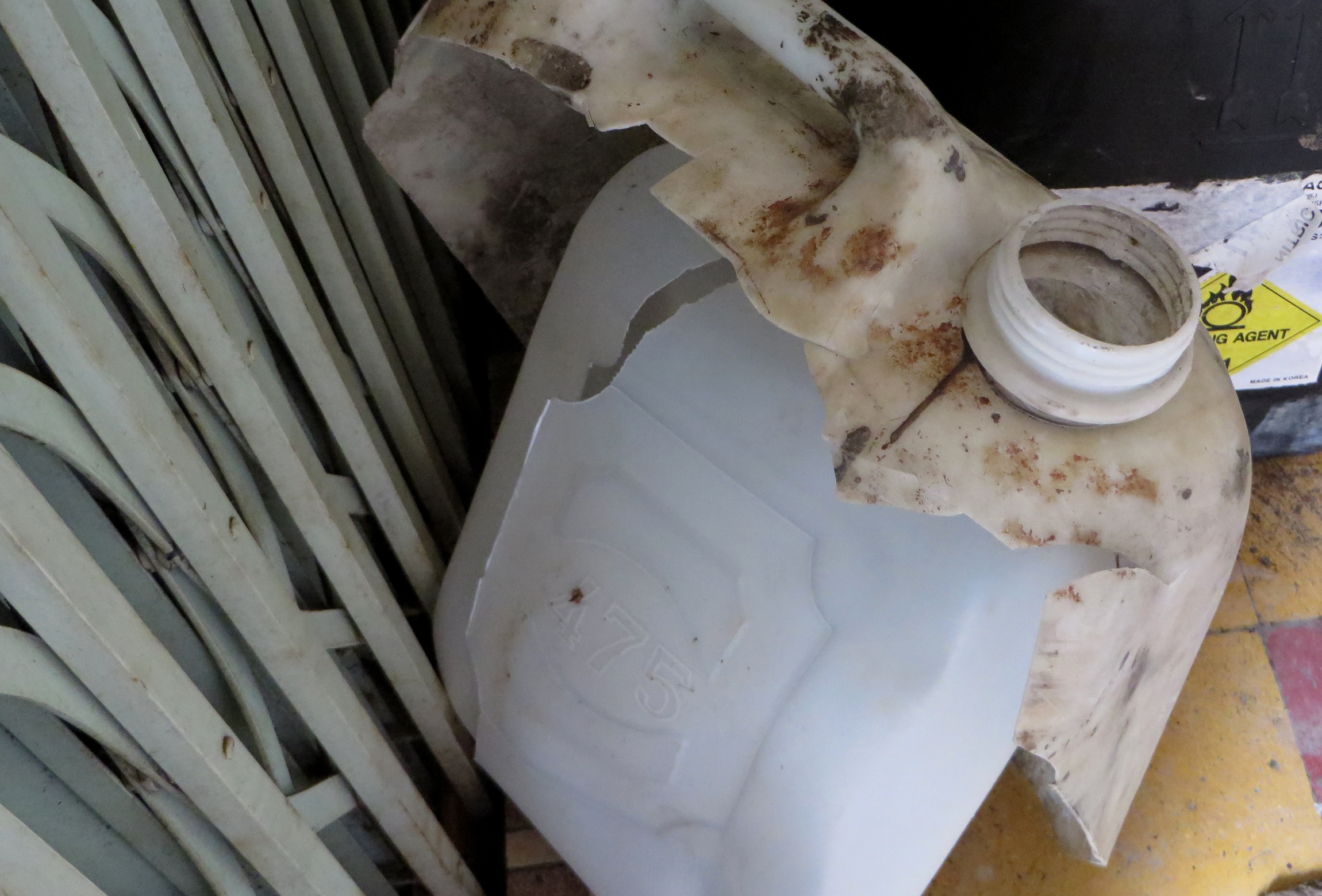 can axit roi khien 4 nguoi bi thuong anh 2