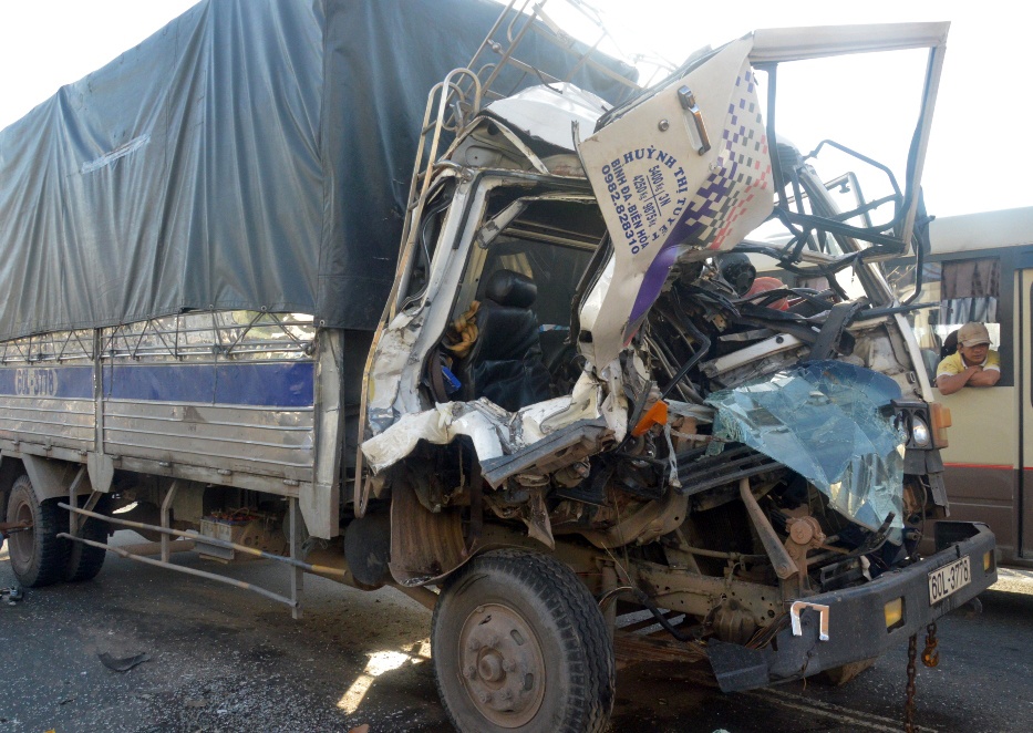 phụ xe tải chết trong cabin ảnh 1 phu xe tai chet trong cabin anh 1