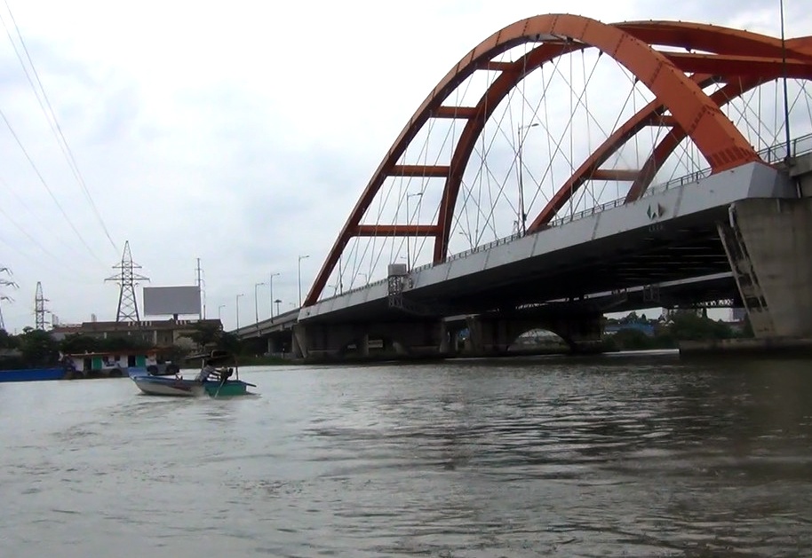 nam thanh nien nhay song sai gon anh 1