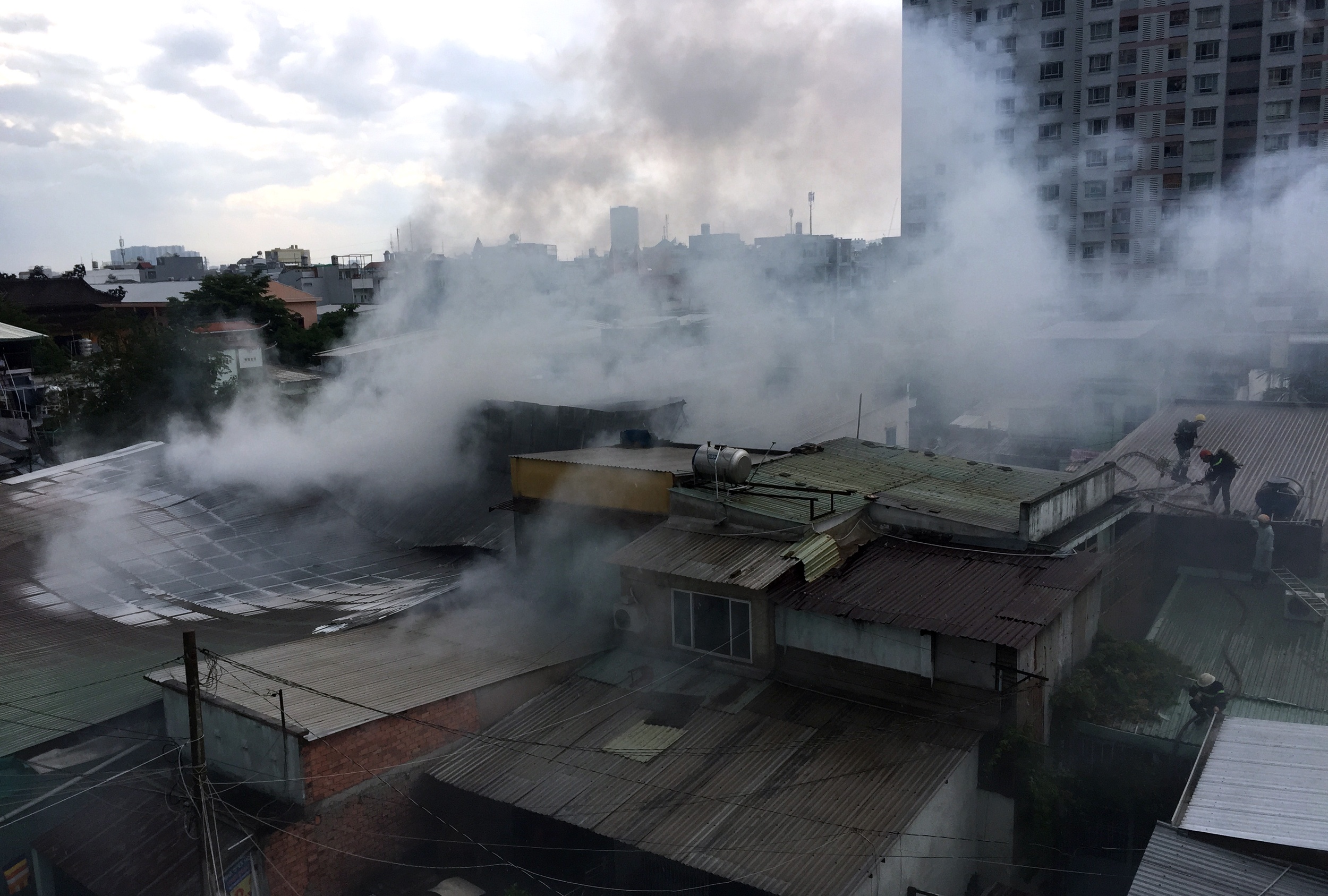 Kho chua vang ma rong 300 m2 boc chay giua Sai Gon hinh anh