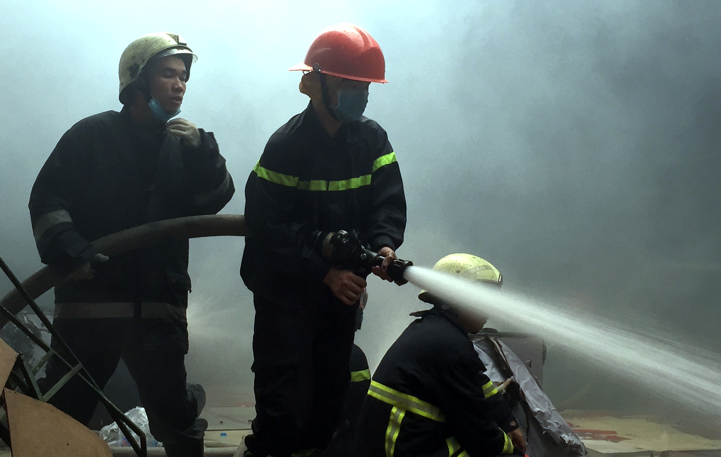 cháy lớn cơ sở sản xuất vàng mã ảnh 2 chay lon co so san xuat vang ma anh 2