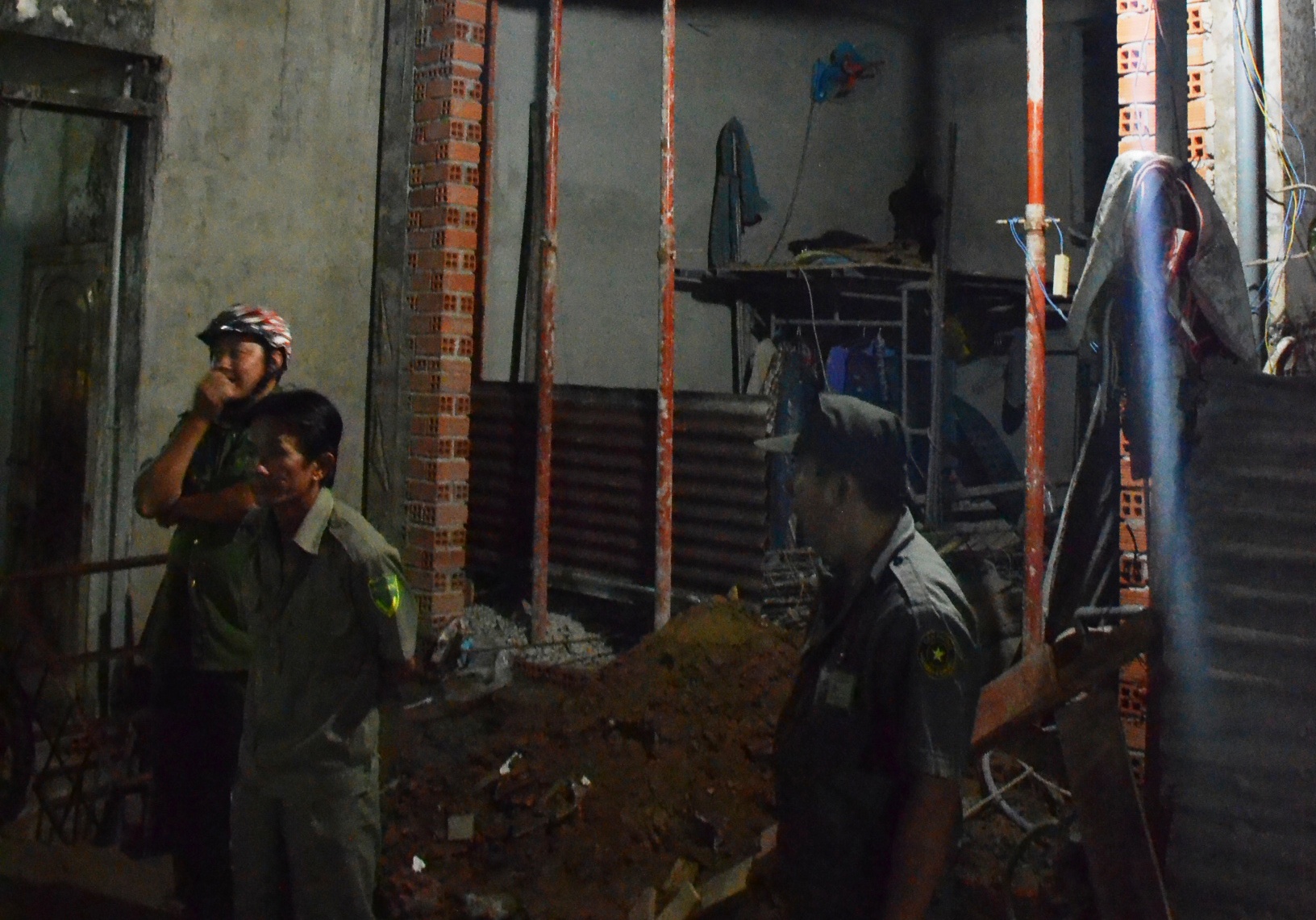 Nam thanh nien chet bat thuong tai can nha dang xay hinh anh