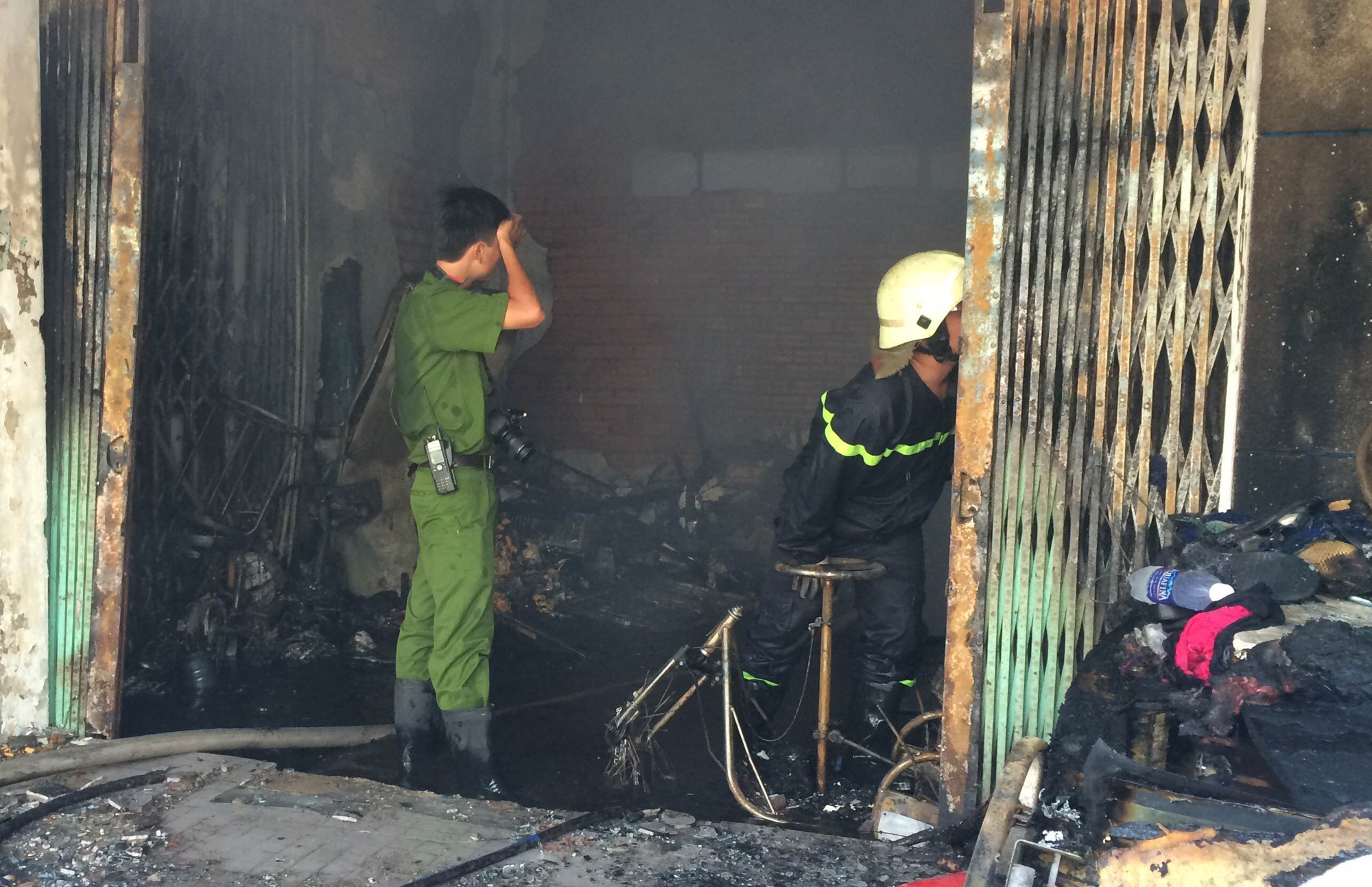 cuu cu ba trong dam chay lon anh 2