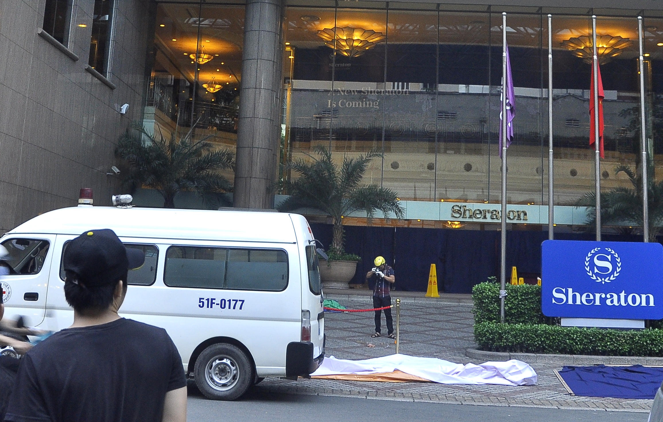 Nhan vien khach san Sheraton o Sai Gon roi tu vong hinh anh
