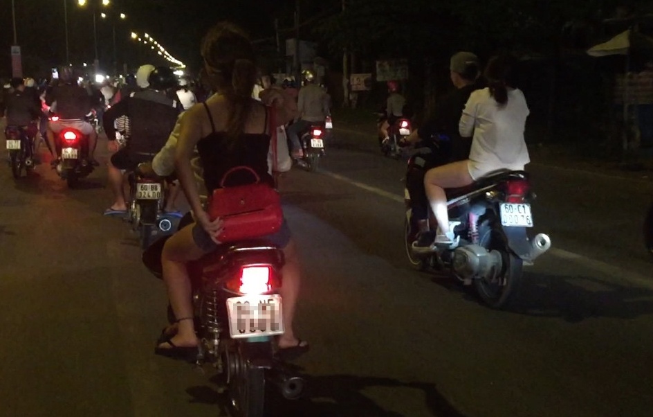Bong hong lieu mang cung quai xe tung hoanh quoc lo 51 hinh anh