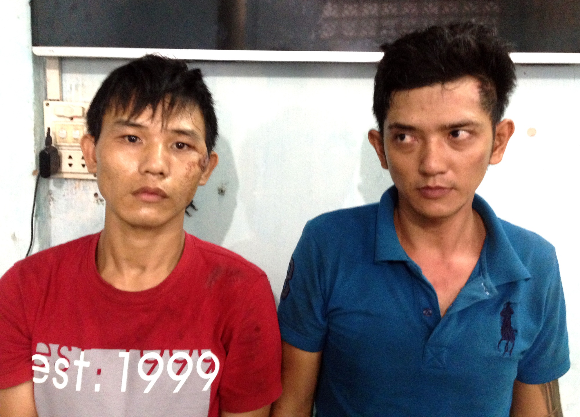 Nguoi phu nu keo nga 2 ten cuop xuong duong hinh anh