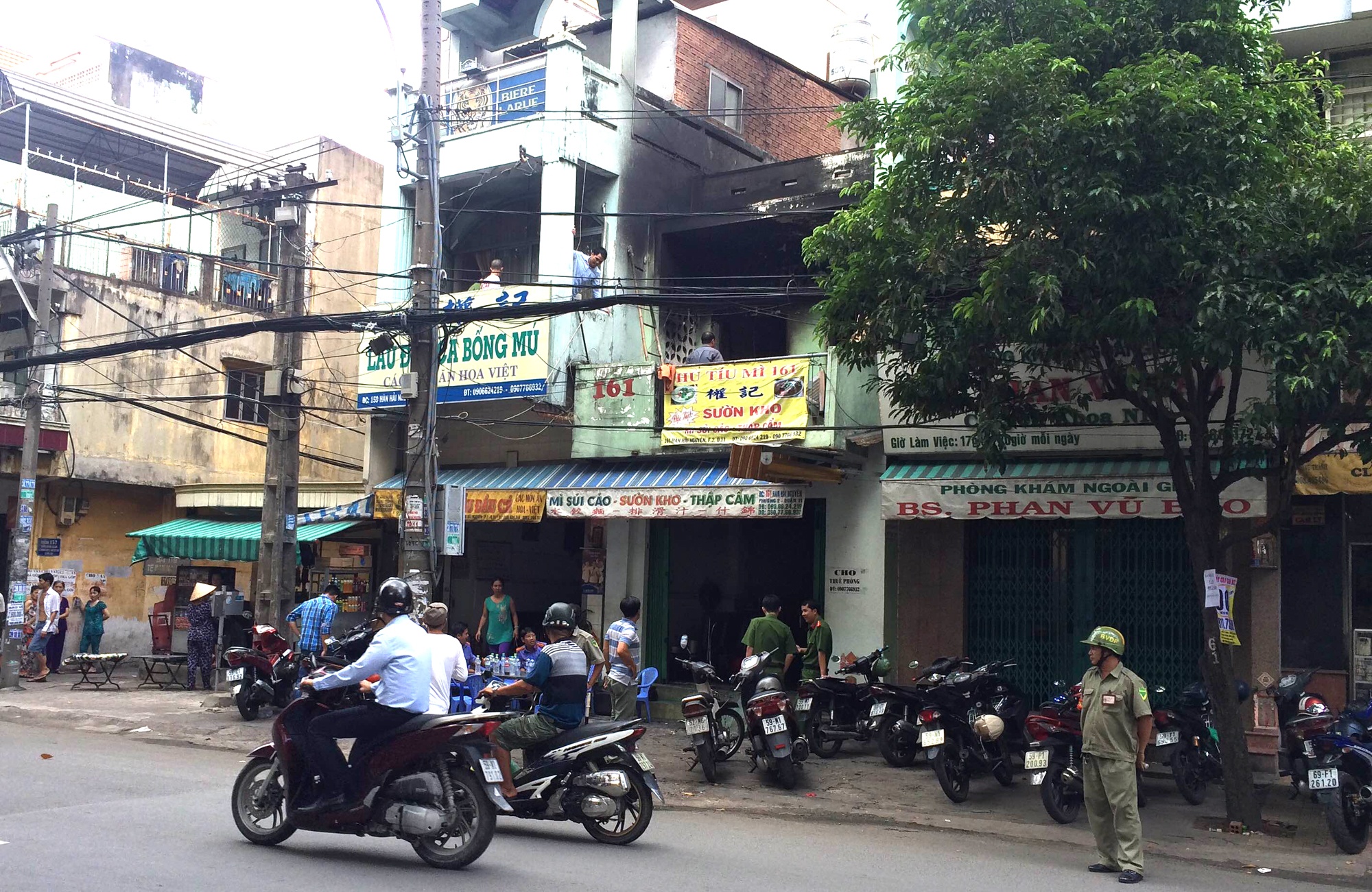 cô gái bị thương trong căn nhà cháy ảnh 1 co gai bi thuong trong can nha chay anh 1