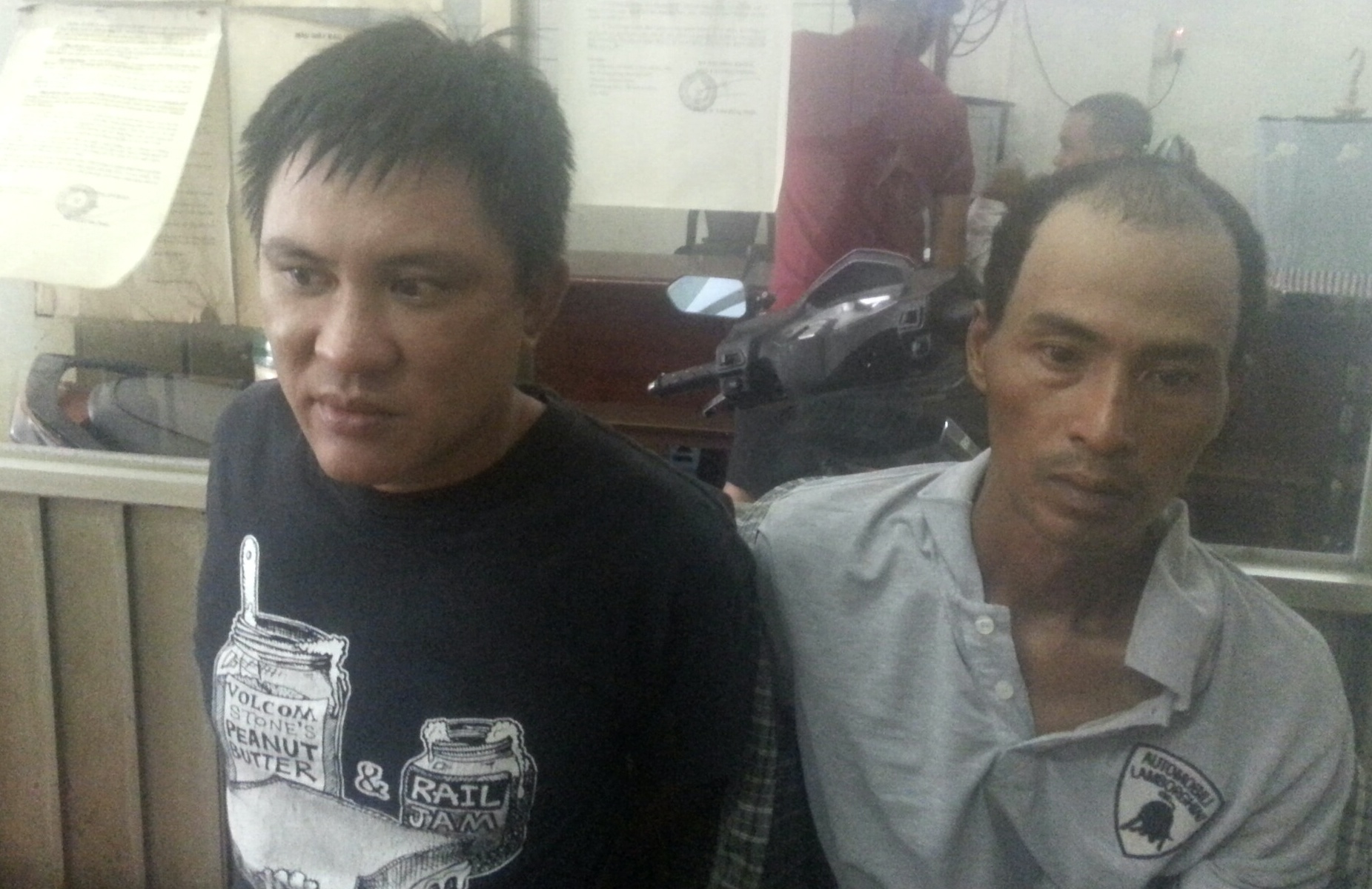 Hai ke trom chim giua ban ngay bi tom hinh anh