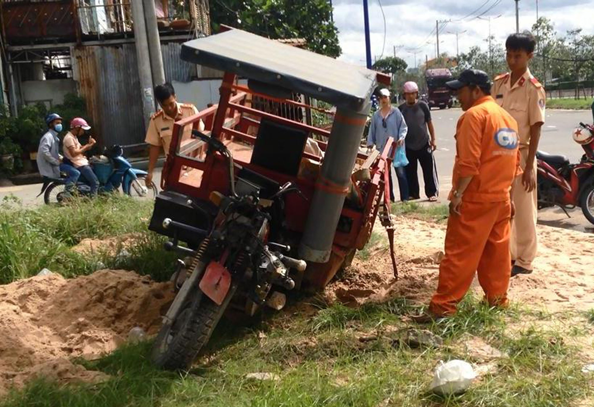 môtô tông xe ba gác ở Sài Gòn ảnh 1 moto tong xe ba gac o Sai Gon anh 1