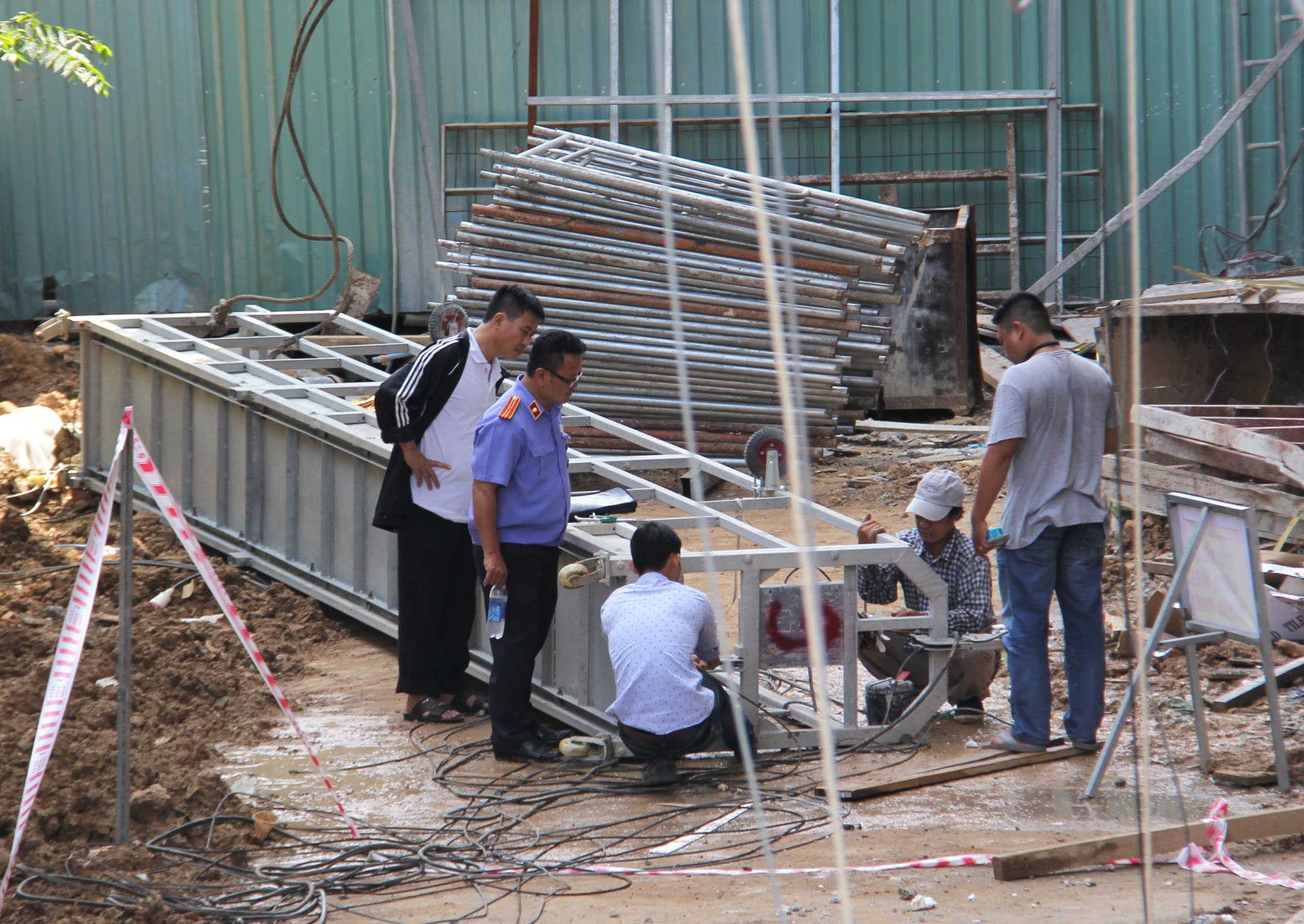 roi van thang,  2 nguoi thuong vong anh 2