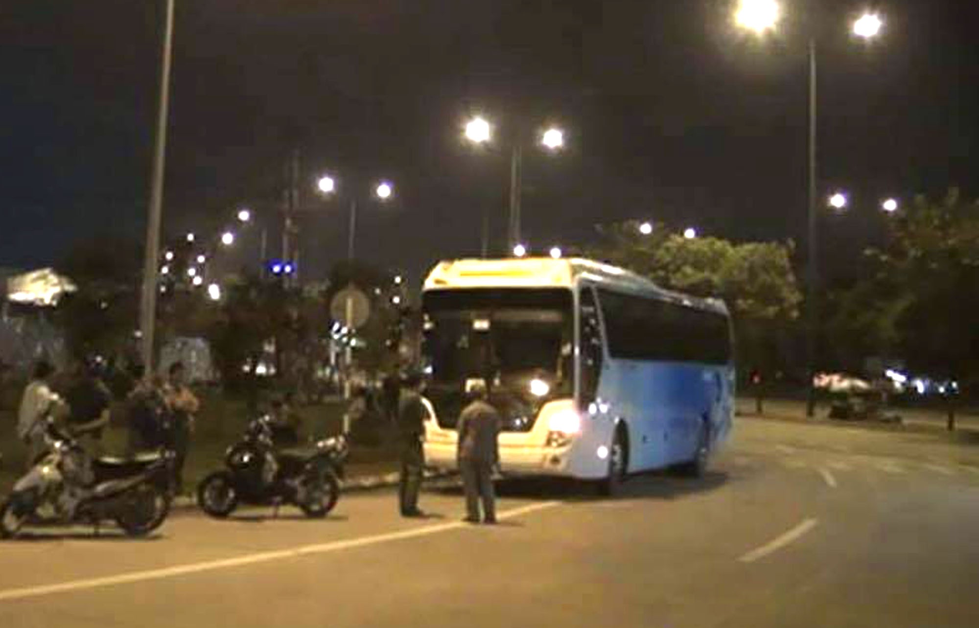 Dan Sai Gon truy duoi xe khach can chet nguoi roi bo chay hinh anh