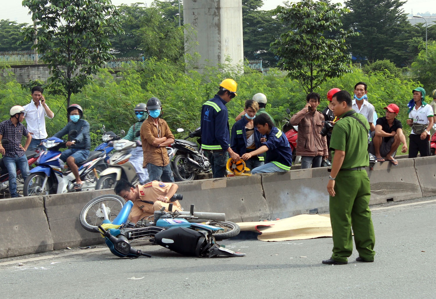 tu vong vi chay xe vao lan oto anh 1
