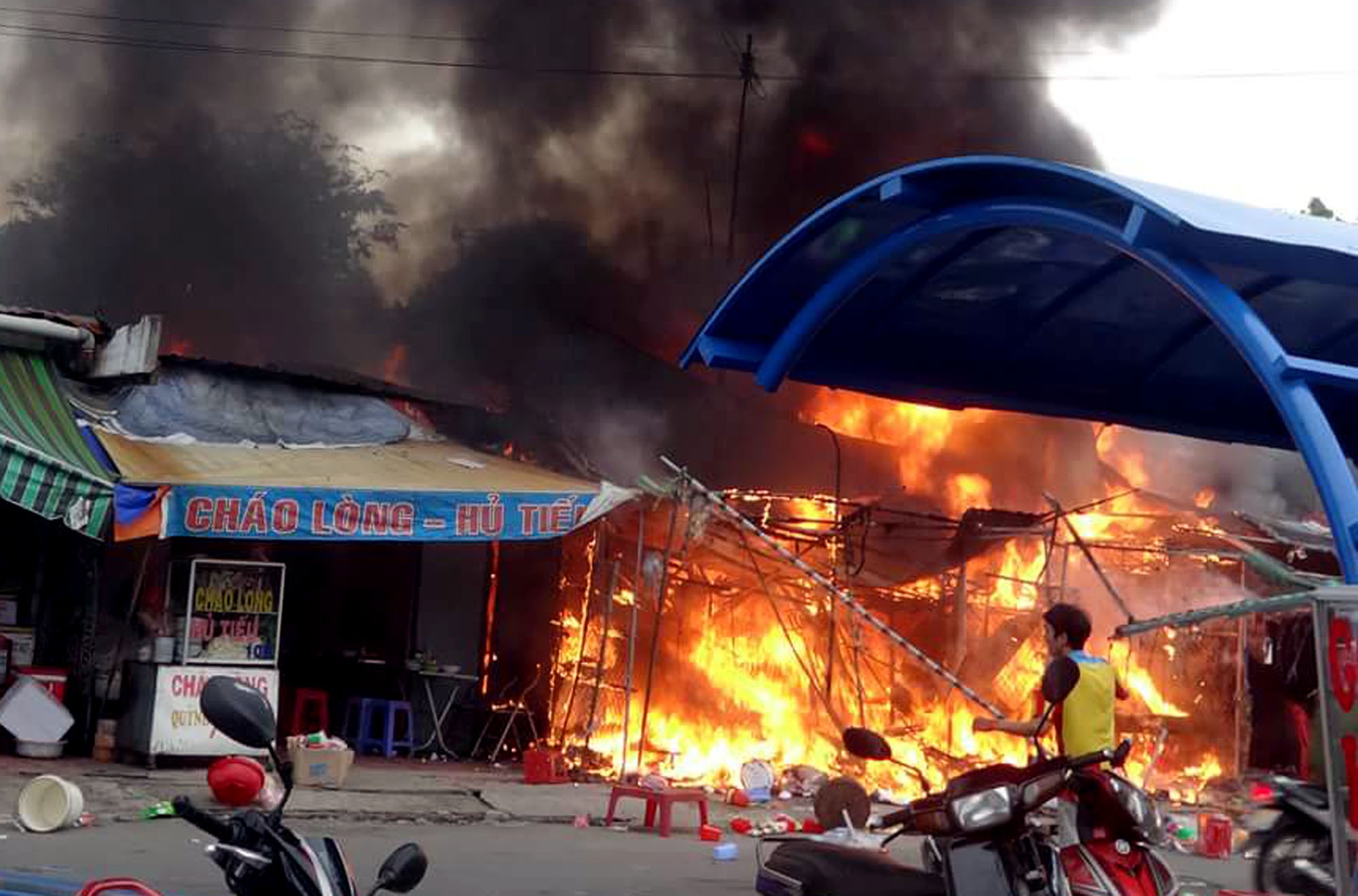 Chay lon o cho dem ‘lang dai hoc’ TP.HCM hinh anh