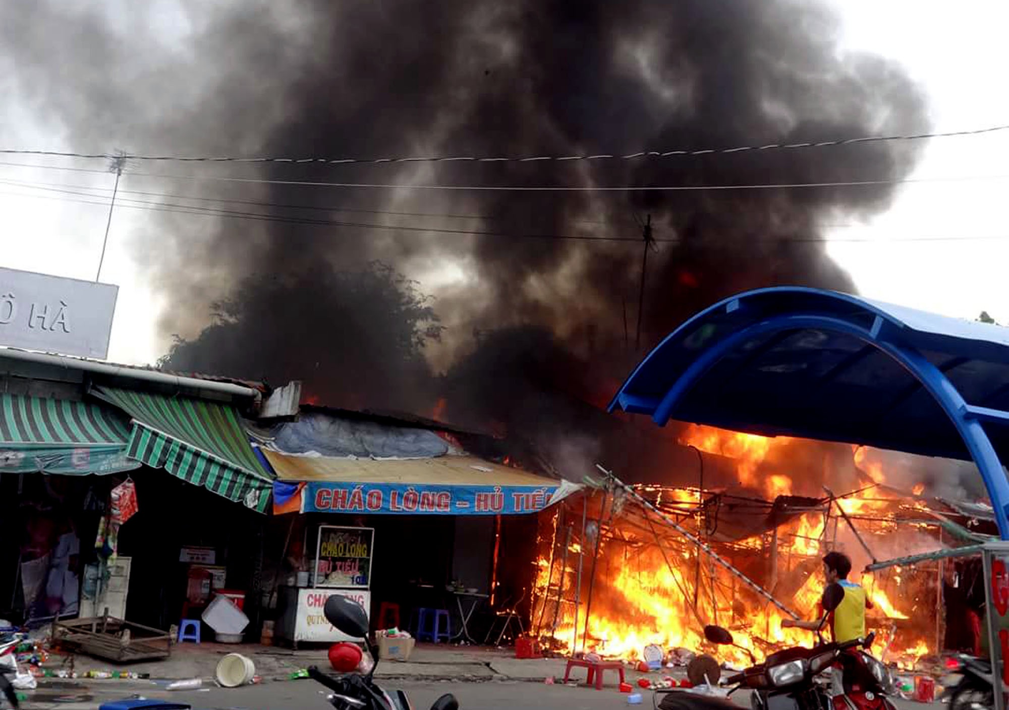 cháy chợ đêm làng đại học TP.HCM ảnh 1 chay cho dem lang dai hoc TP.HCM anh 1