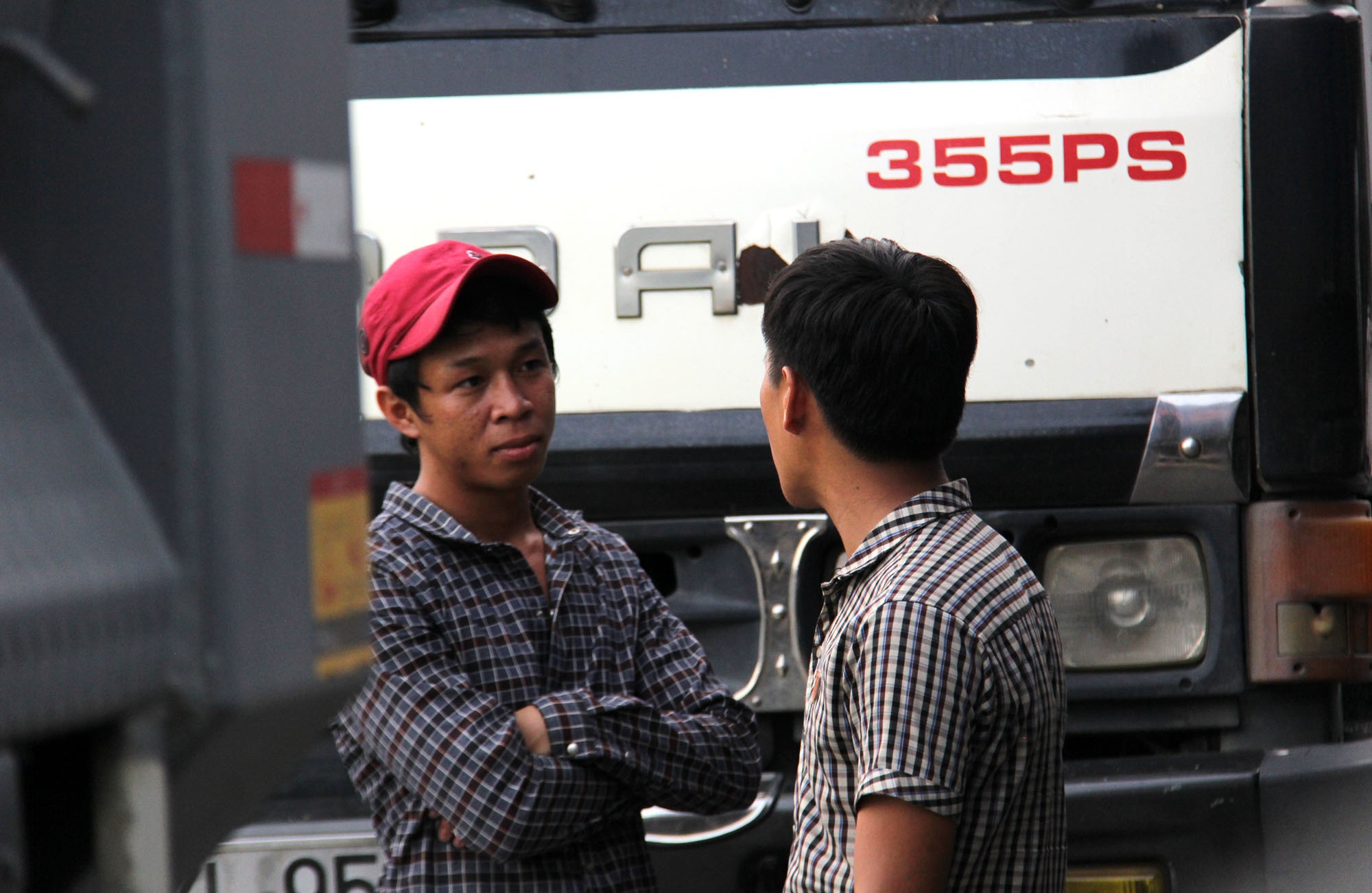 oto noi duoi tren cau phu my anh 6