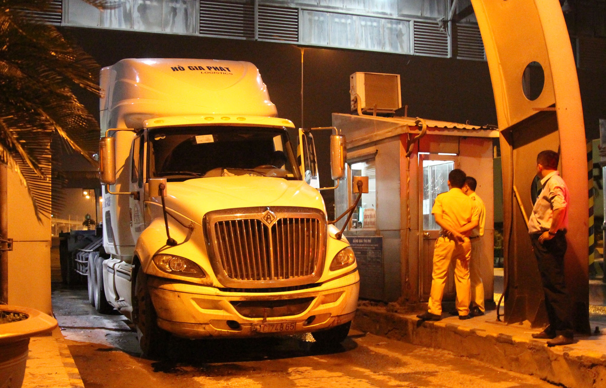 Keo le xe may bo tron sau khi tong chet nguoi o Sai Gon hinh anh