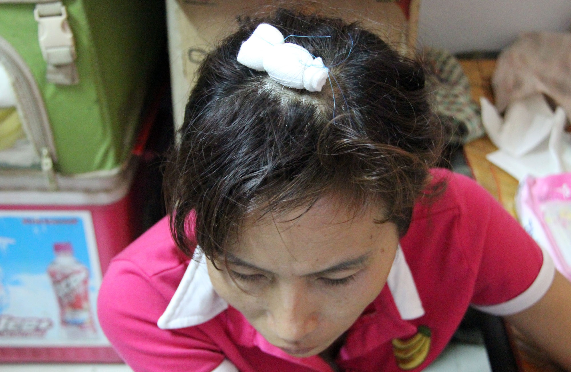 Công an kéo lê phụ nữ ở hồ Con Rùa ảnh 1 Cong an keo le phu nu o ho Con Rua anh 1