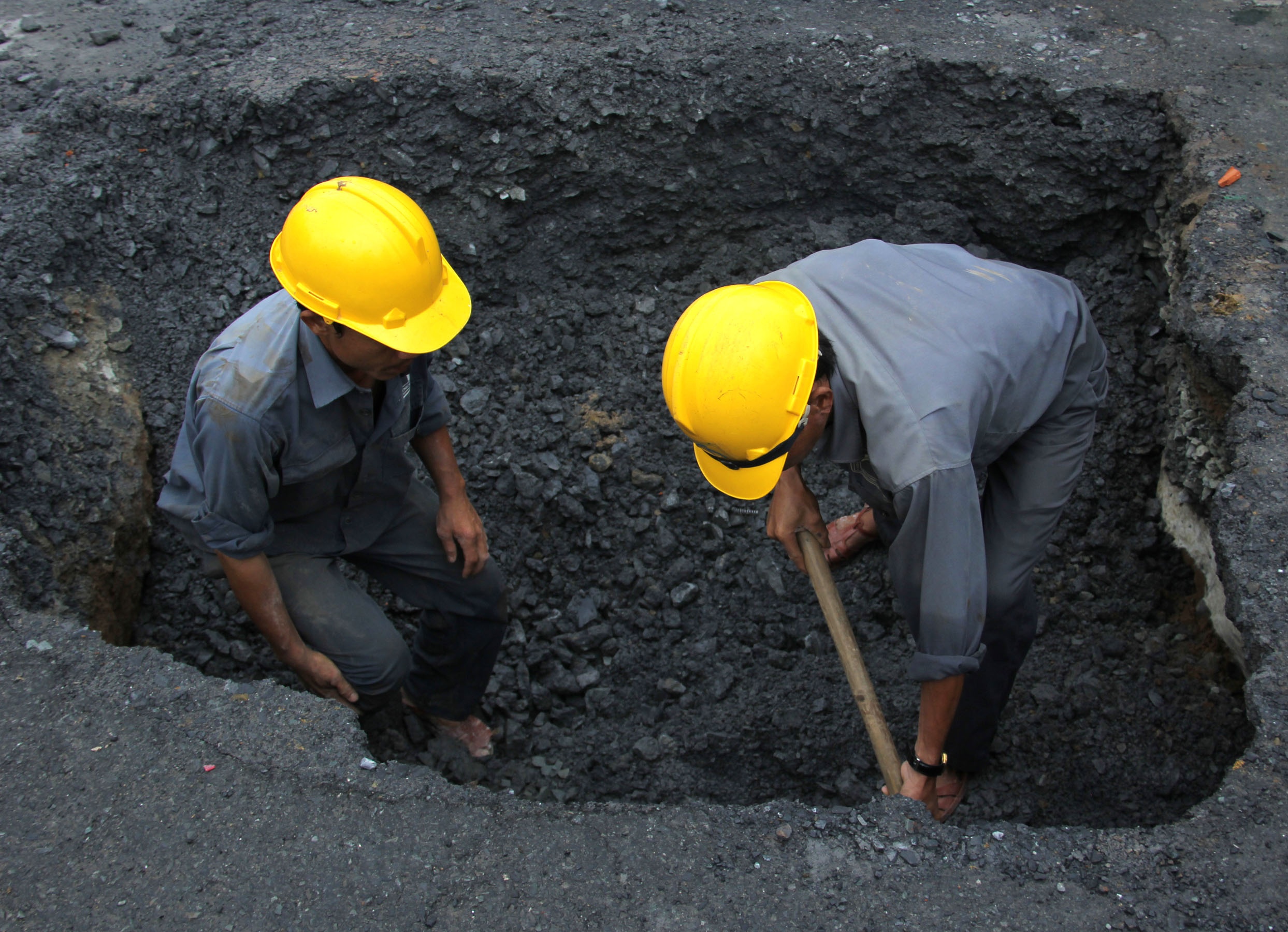 xe buýt sụp hố tử thần ảnh 3 xe buyt sup ho tu than anh 3