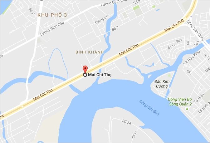 co gai lao xe may vao goc cay anh 2