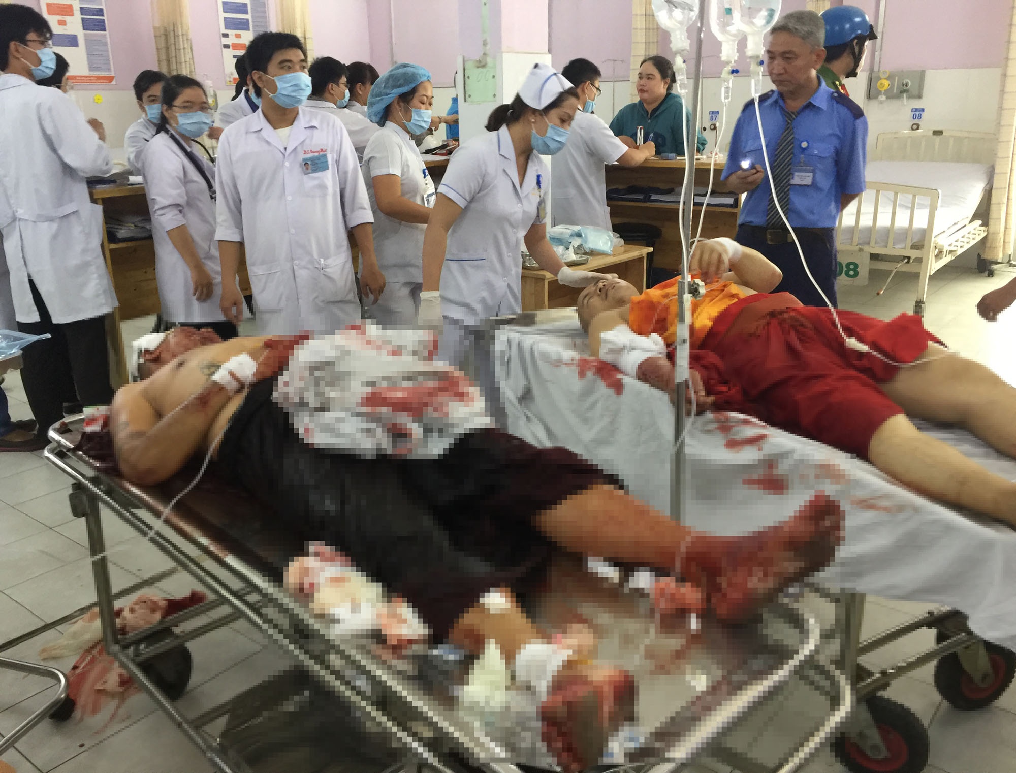 Xo xat trong chua, 1 nguoi chet 5 nguoi bi thuong hinh anh