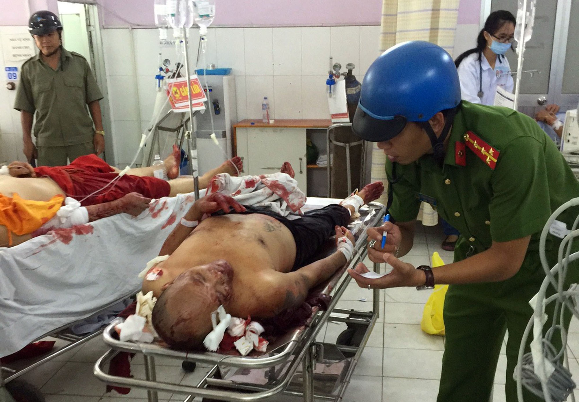 Nhan chung ke luc su ba hon 100 tuoi bi dam chet trong chua hinh anh