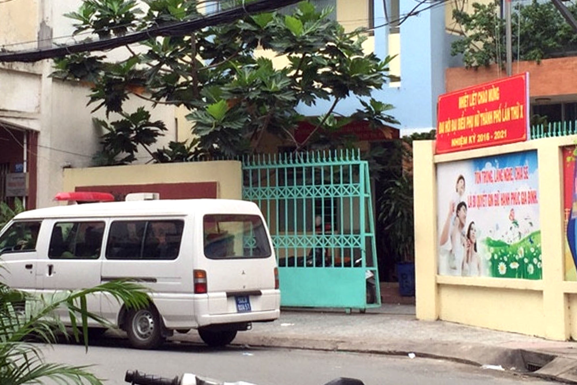 Phuong doi truong o TP.HCM tu vong canh khau sung hinh anh