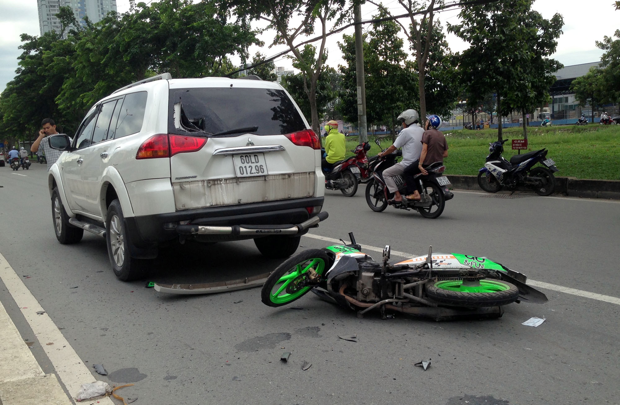 2 tai nạn liên tục trên xa lộ ảnh 2 2 tai nan lien tuc tren xa lo anh 2