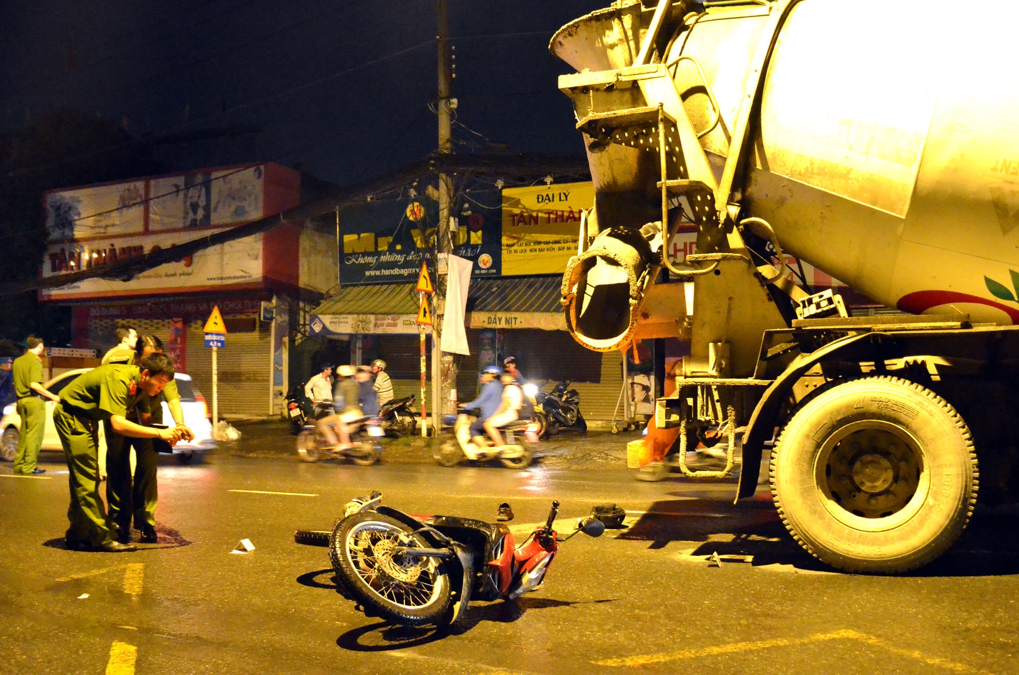 xe bon can chet 2 cong nhan anh 2