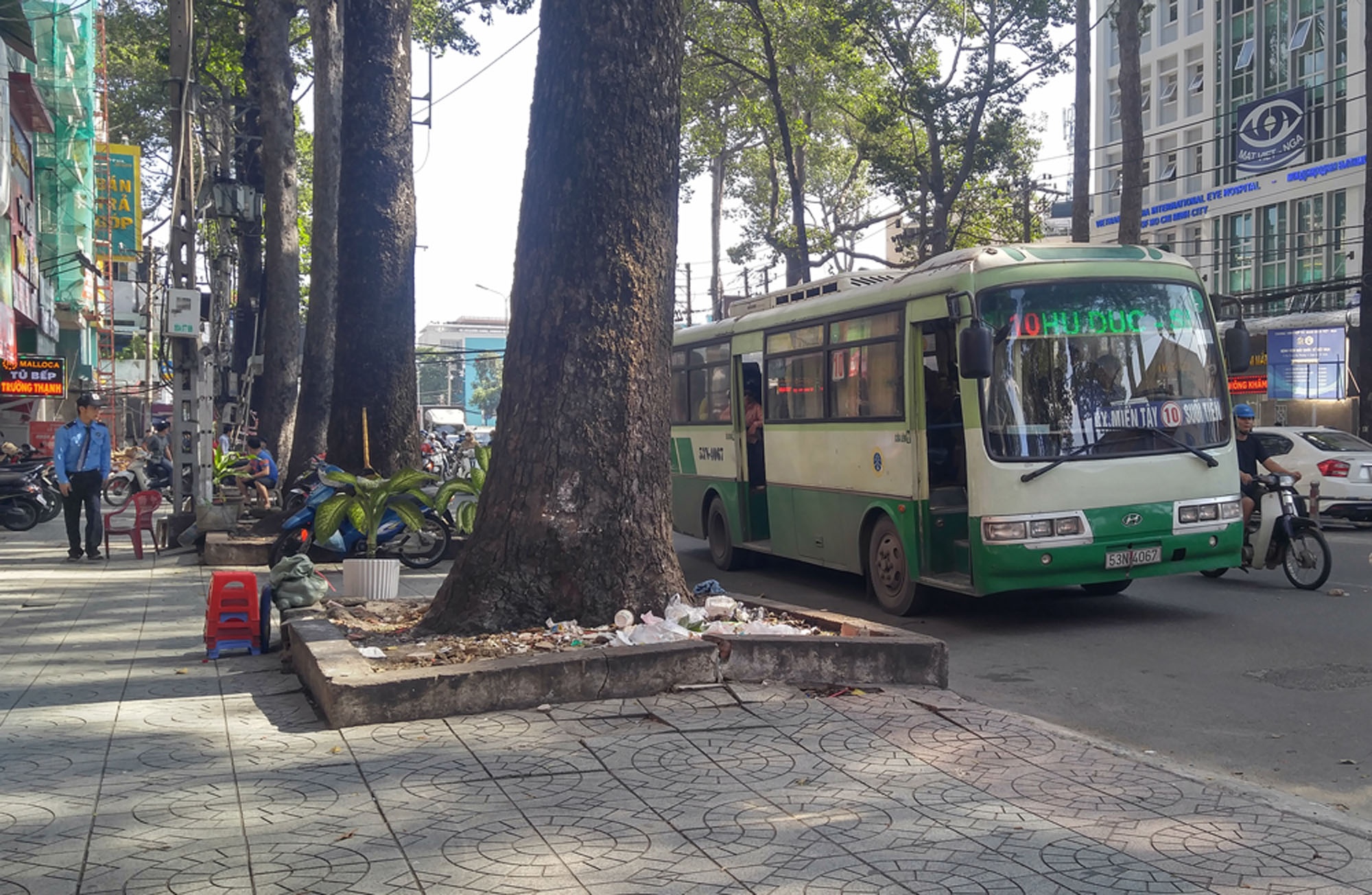 tài xế xe buýt đâm người đi đường ảnh 1 tai xe xe buyt dam nguoi di duong anh 1