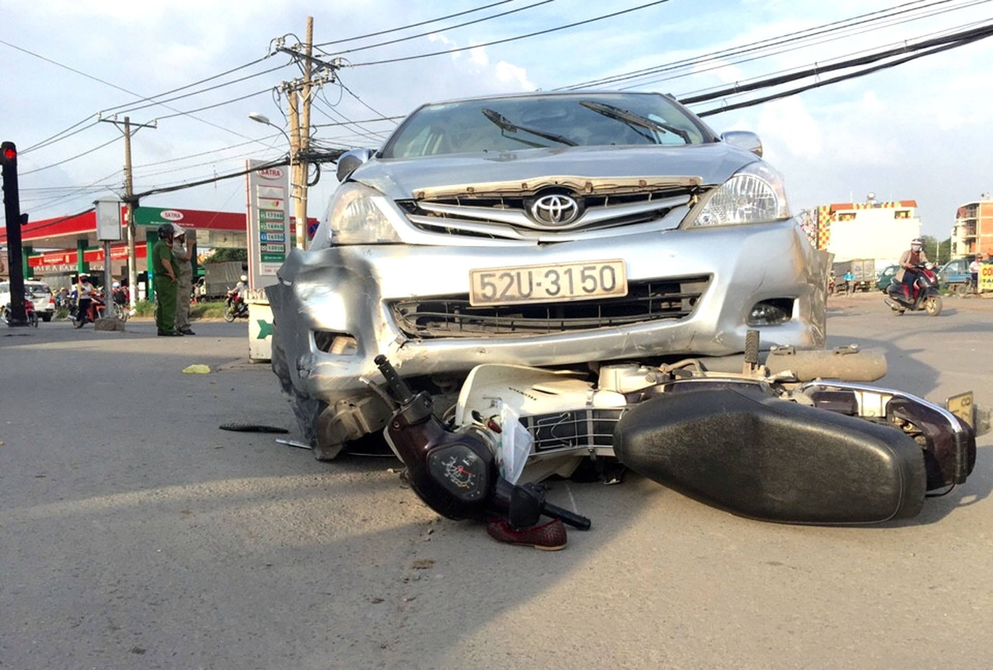 oto tong nhieu xe may o sai gon anh 1